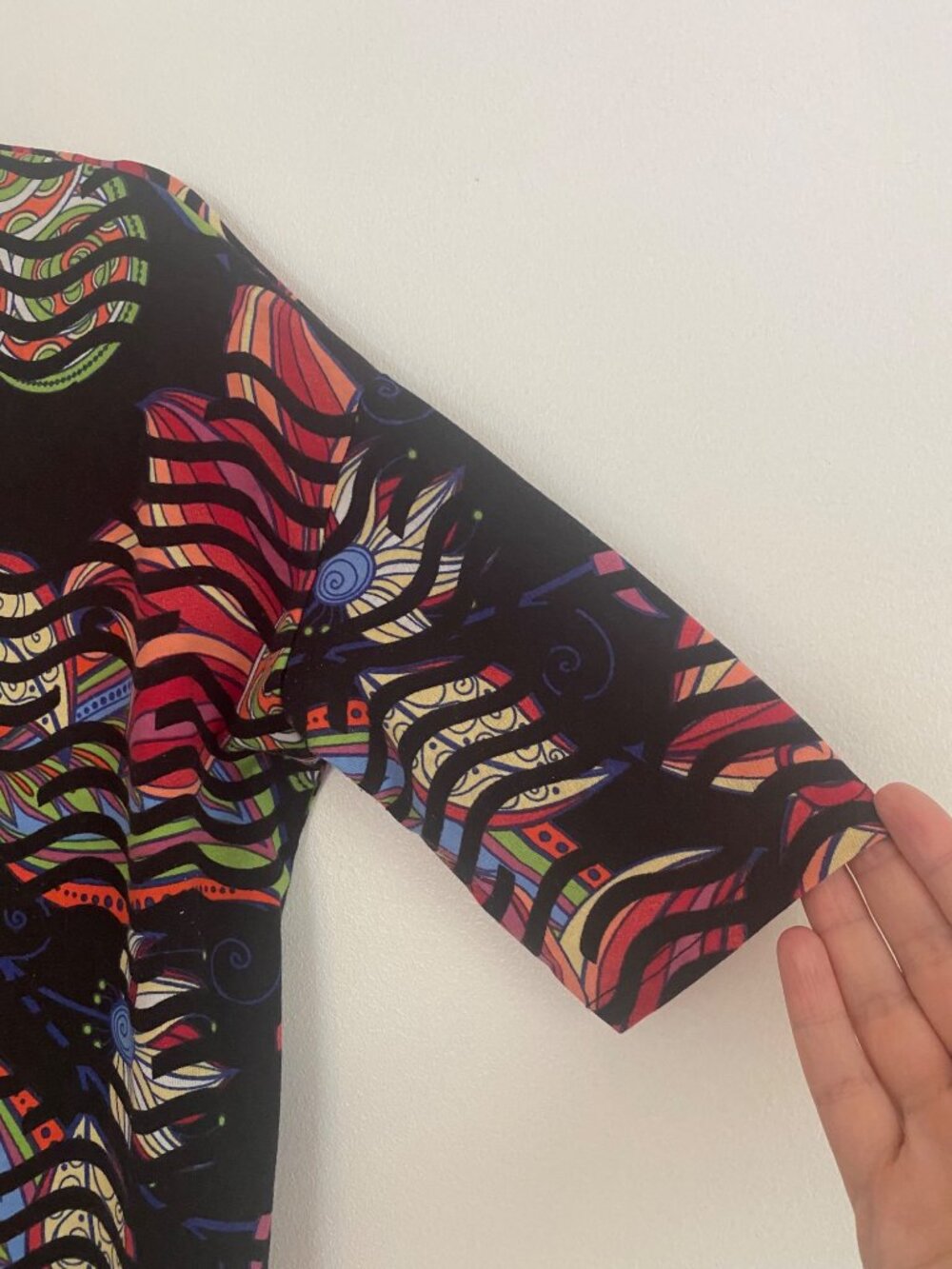 LuLaRoe Multicolor Abstract Print Hi-Low Hem Short Sleeve Tunic Top Size XXS - Picture 3 of 5